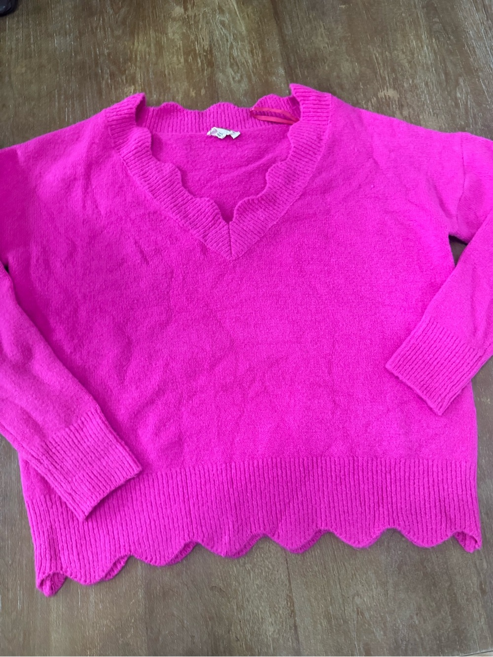 eesome Women's Scallop Hem V-Neck Sweater - Hot Pink